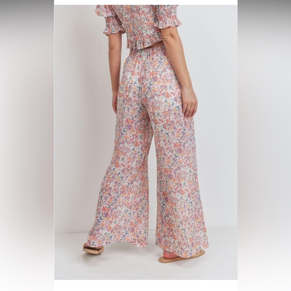 Ditsy Floral Ruffle Smocked Crop Top Matching Set - Picture 4 of 9